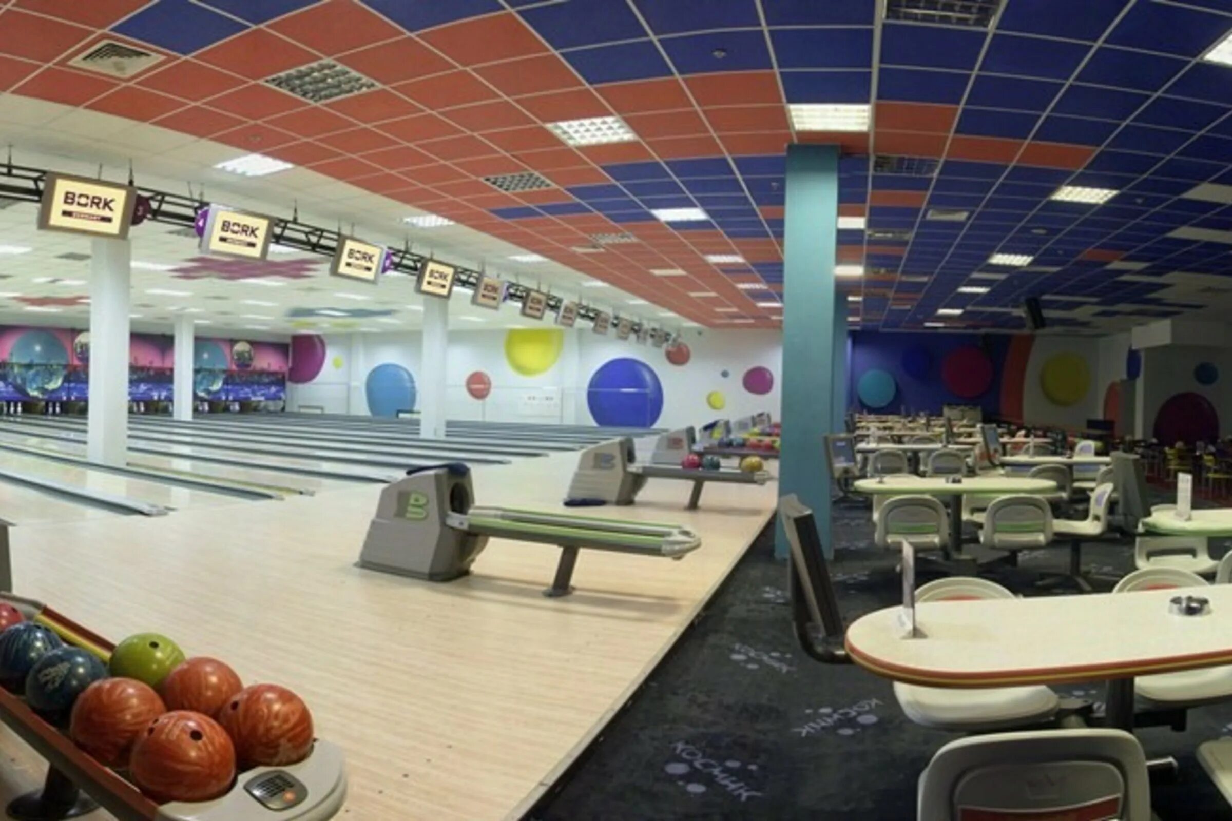 Боулинг ключ вологда. Космик боулинг глобал сити. Шаробан боулинг ангарск. Глобал боулинг. Глобал боулинг.