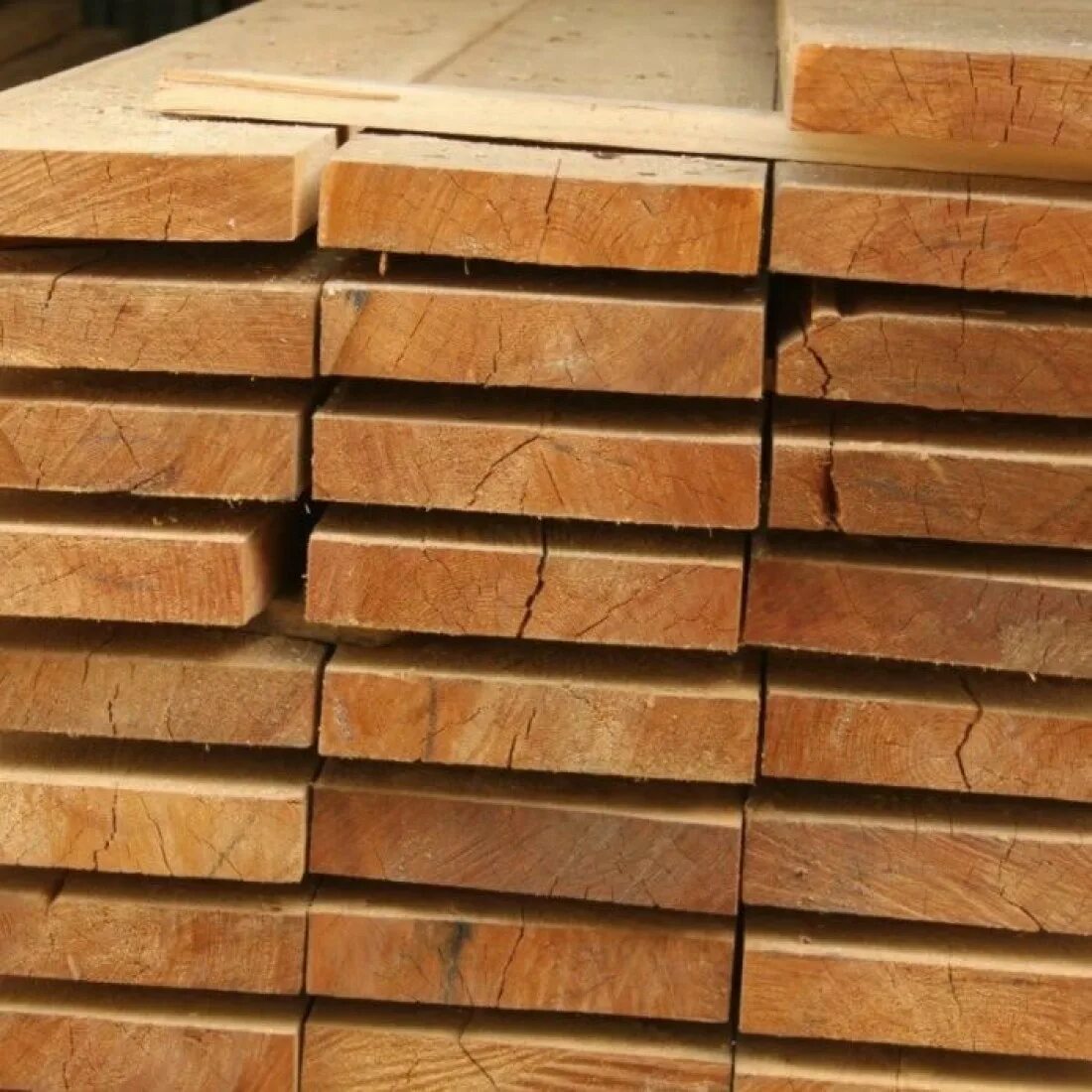 Сухая или сырая доска. Доска обрезная 25/200/6000. доска лиственница 50х100х6000. доска обрезная 50*200*6000. доска обрезная лиственница 50х150х4000.