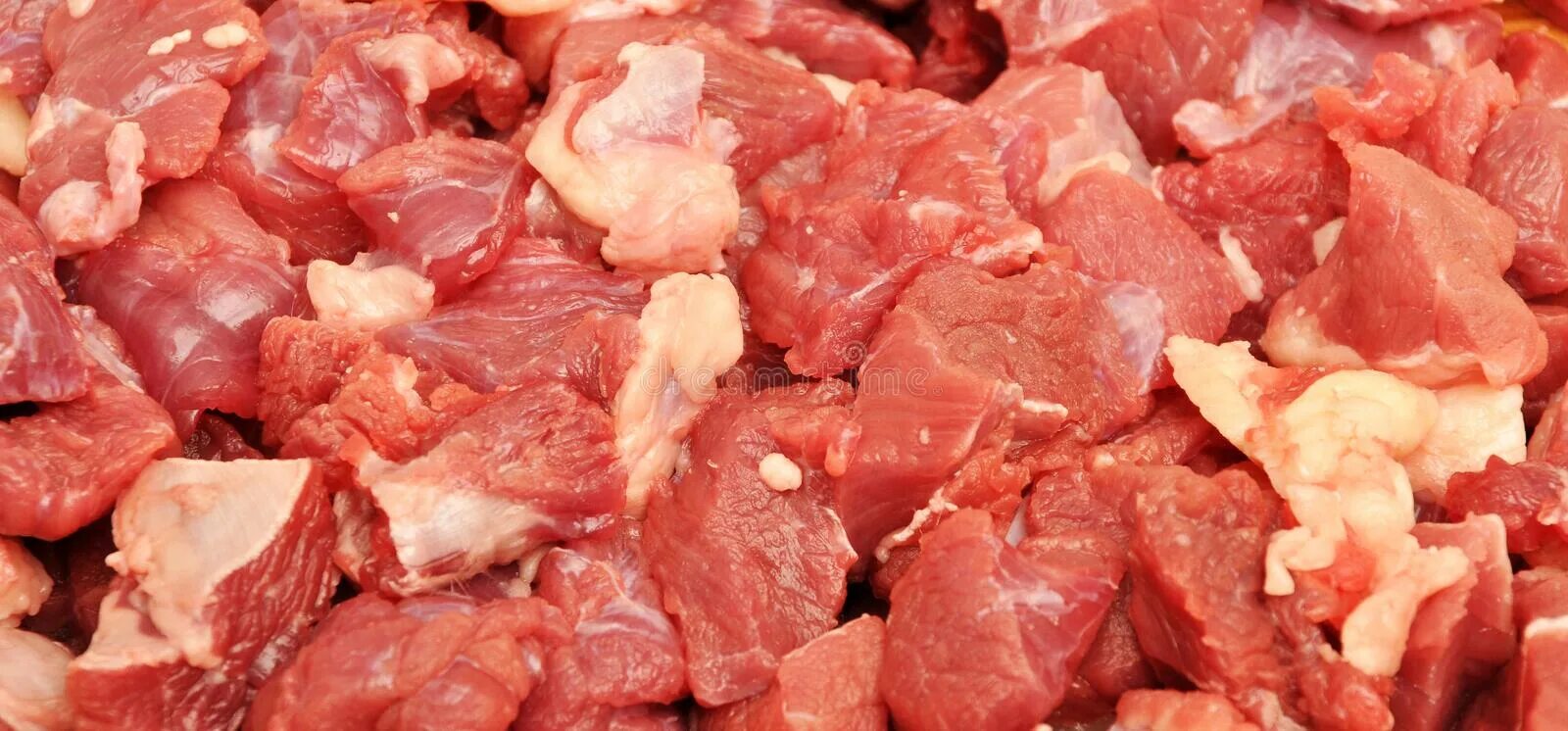Мясо без крови видеть во. Много сырого мяса.