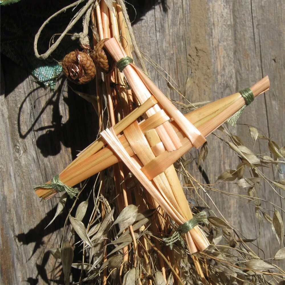 Крест бригитты. Крест святой бригитты. Крест бригитты из ниток. Знак бригитты. Кукла бригитты имболк.