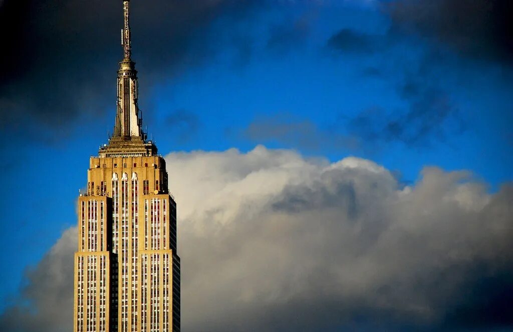 Здание эмпайр стейт билдинг. Эмпайр-стейт-билдинг. нью йорк empire state building. эмпайр-стейт-билдинг архитектурный стиль.