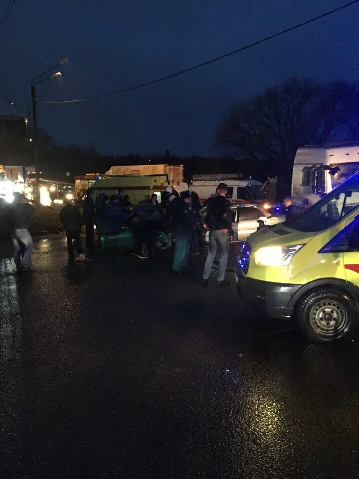 Дтп во владимире сегодня. Авария во владимире ноябрь 2017. авария на пекинке во владимире вчера. дтп во владимире вчера на пекинке.