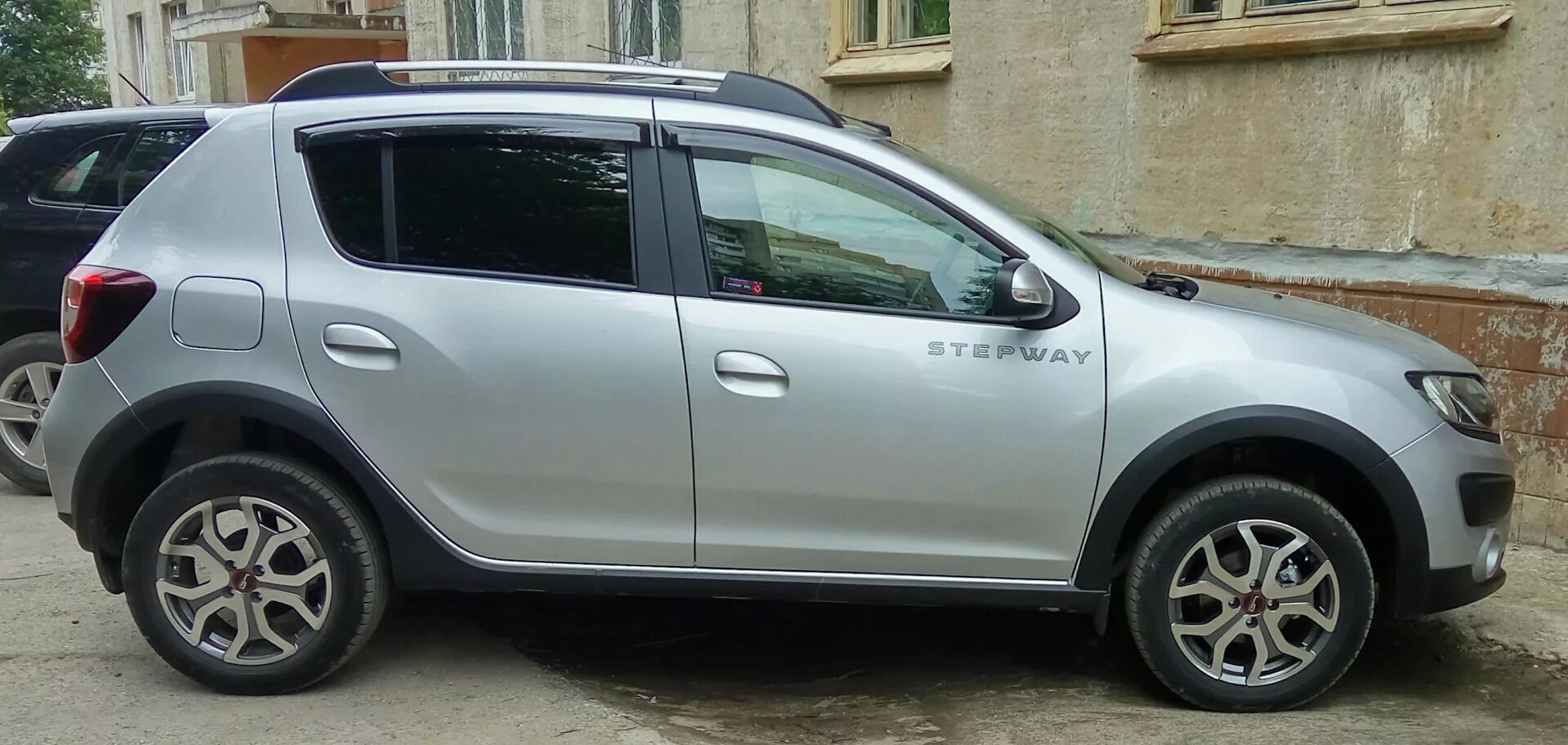 Renault sandero stepway диски. Диски Рено Сандеро степвей 16. КИК кс893 ZV Sandero Stepway. Рено Сандеро степвей 1 литые диски. Диски Renault Sandero Stepway r15.