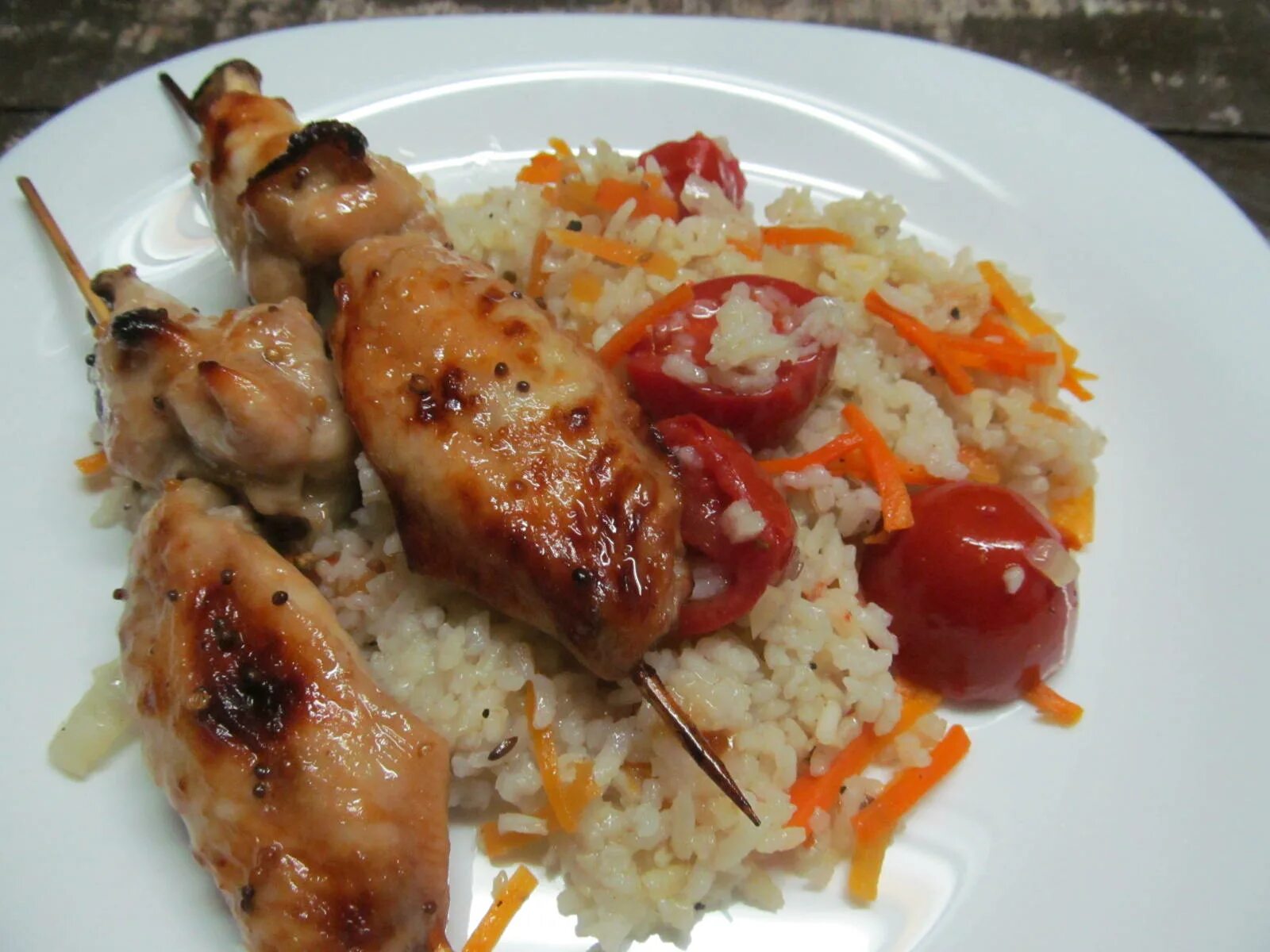 турецкий пилаф. плов с куриными крылышками. плов с куриными крылышками. плов куриный. плов с куриными крыльями.