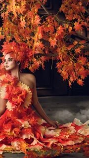 Сбросила осень