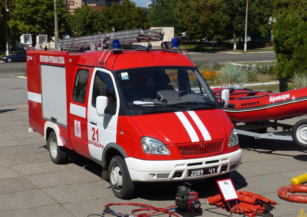 Машина скорой помощи. Полицейская помощь машина. Машинки полиция скорая и пожарная. Специальные машины для детей. Спецмашины для детей.