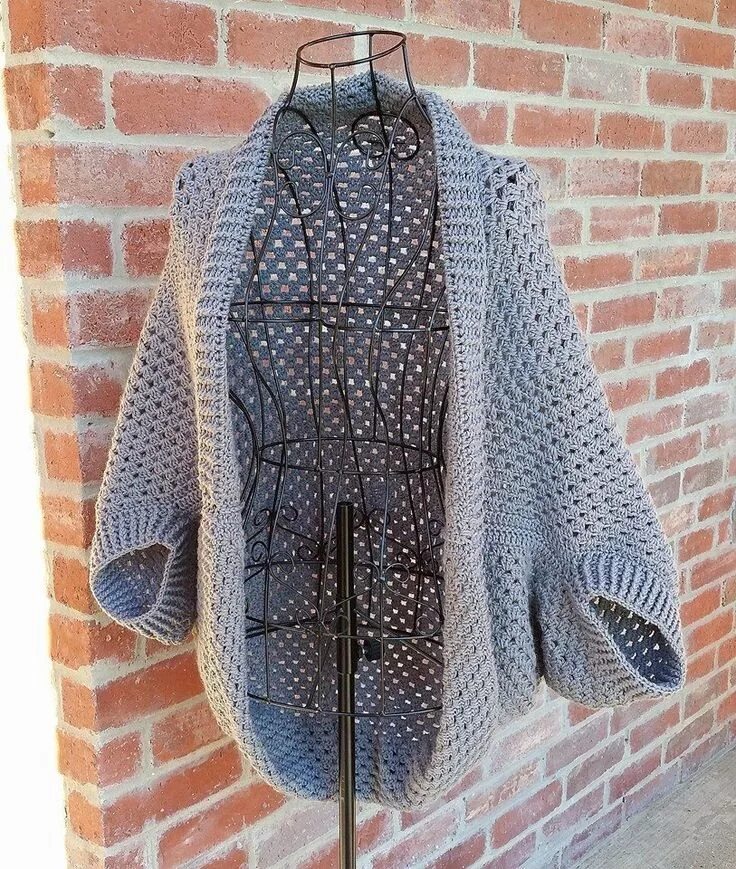 Накидка квадрат. Кардиган Cocoon. Кардиган кокон крючком Crochet Cocoon Cardigan. Накидка кокон Бабушкин квадрат. Кардиган кокон Бабушкин квадрат.