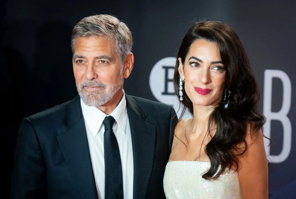 George Clooney & Amal Clooney looked in love while celebrating their eighth wedd