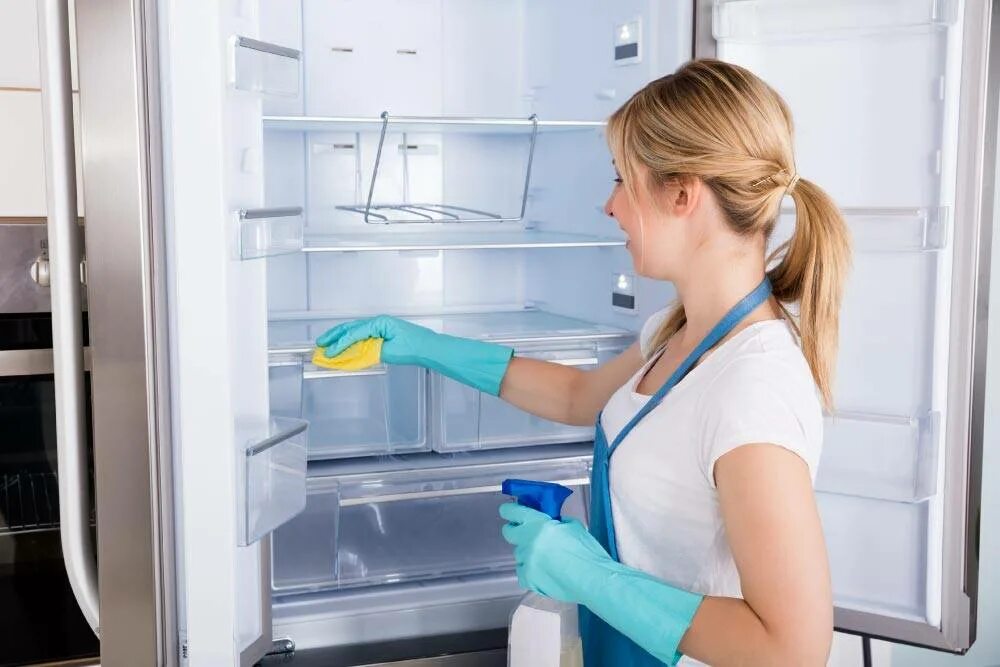 Мойка холодильника. Мытье холодильника. Уборка холодильника. Чистый холодильник.