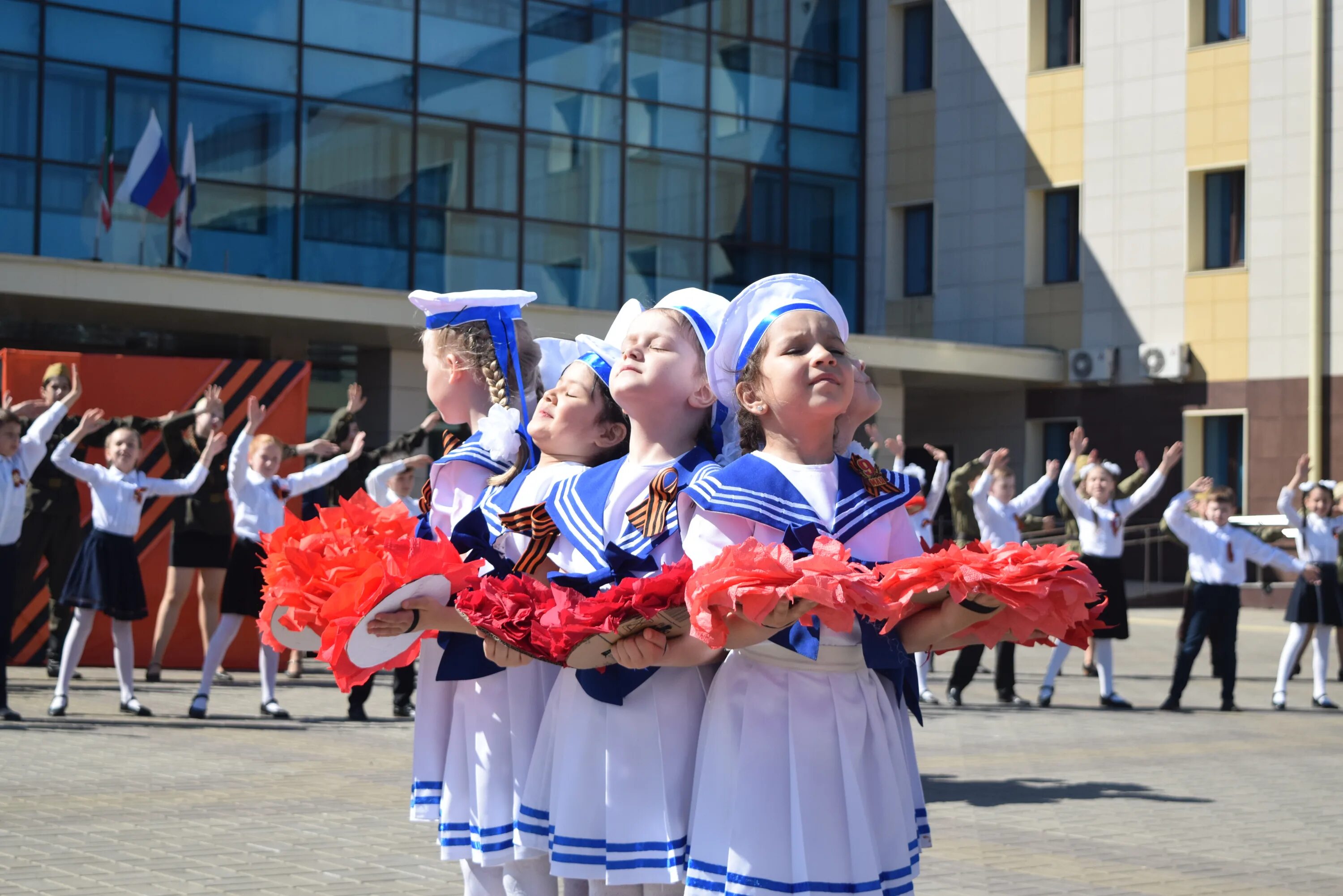 Конференц зал в дк гассара менделеевск. В каком году построили дк гасара в менделеевске. Дк гассара менделеевск. Народные танцы шаян. Гассара г менделеевск.