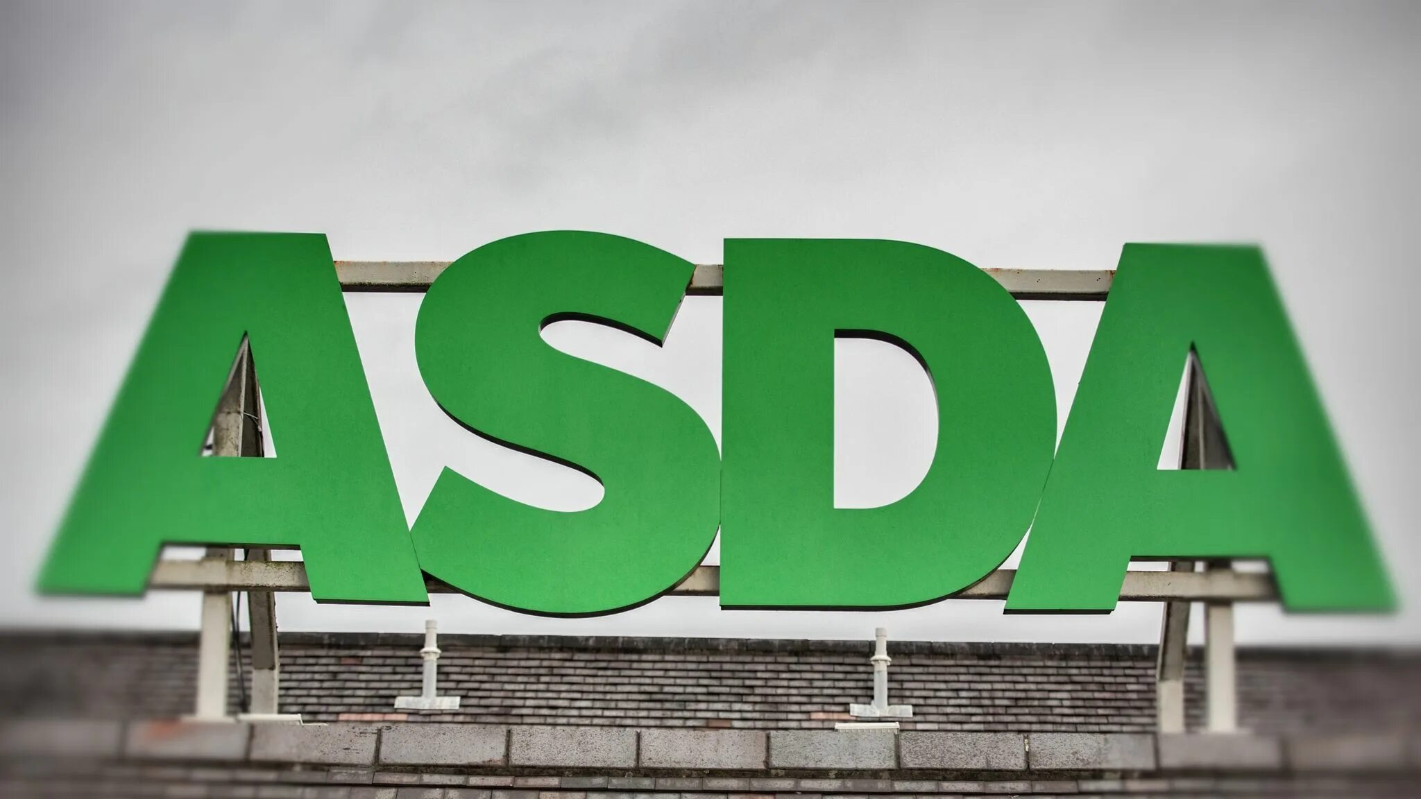 Asda логотип. Asda супермаркет. Магазин Асда в Англии. Джордж Асда Англия.