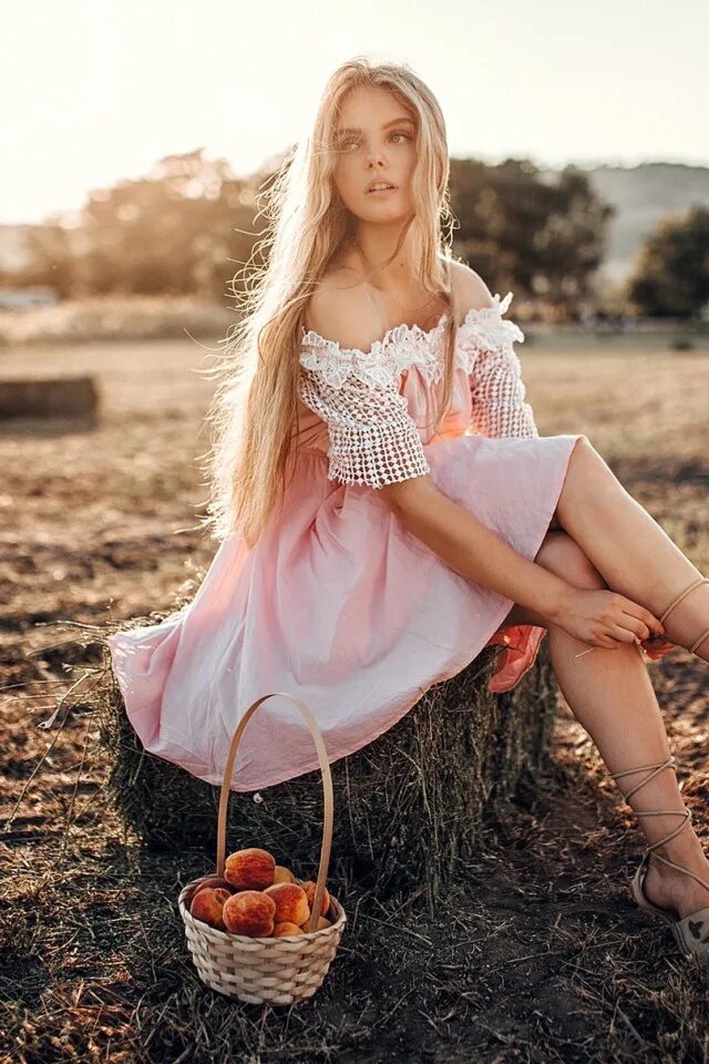 18 августа девушка. Тематические фотосессии на природе. девушка в платье.