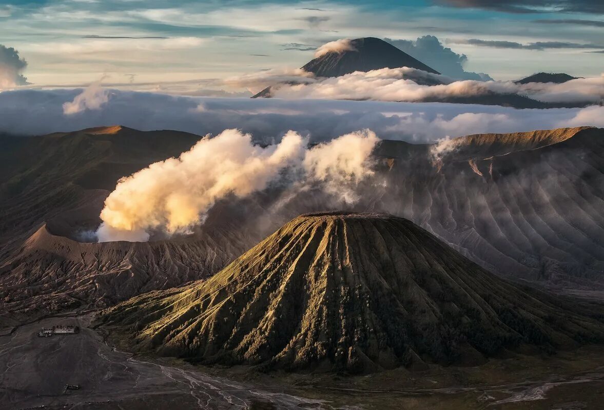 Национальный парк «Бромо-Тенгер-семеру» - Индонезия. Вулкан семеру Индонезия. Вулкан Бромо. Вулкан Бромо в Индонезии. Volcano island