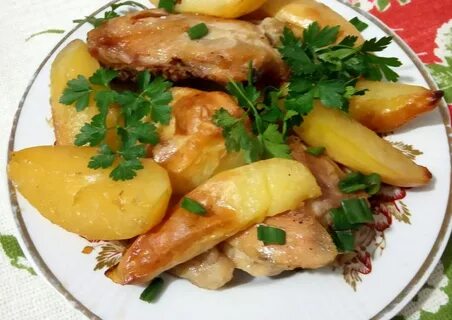 Картошка с окорочками в духовке фото