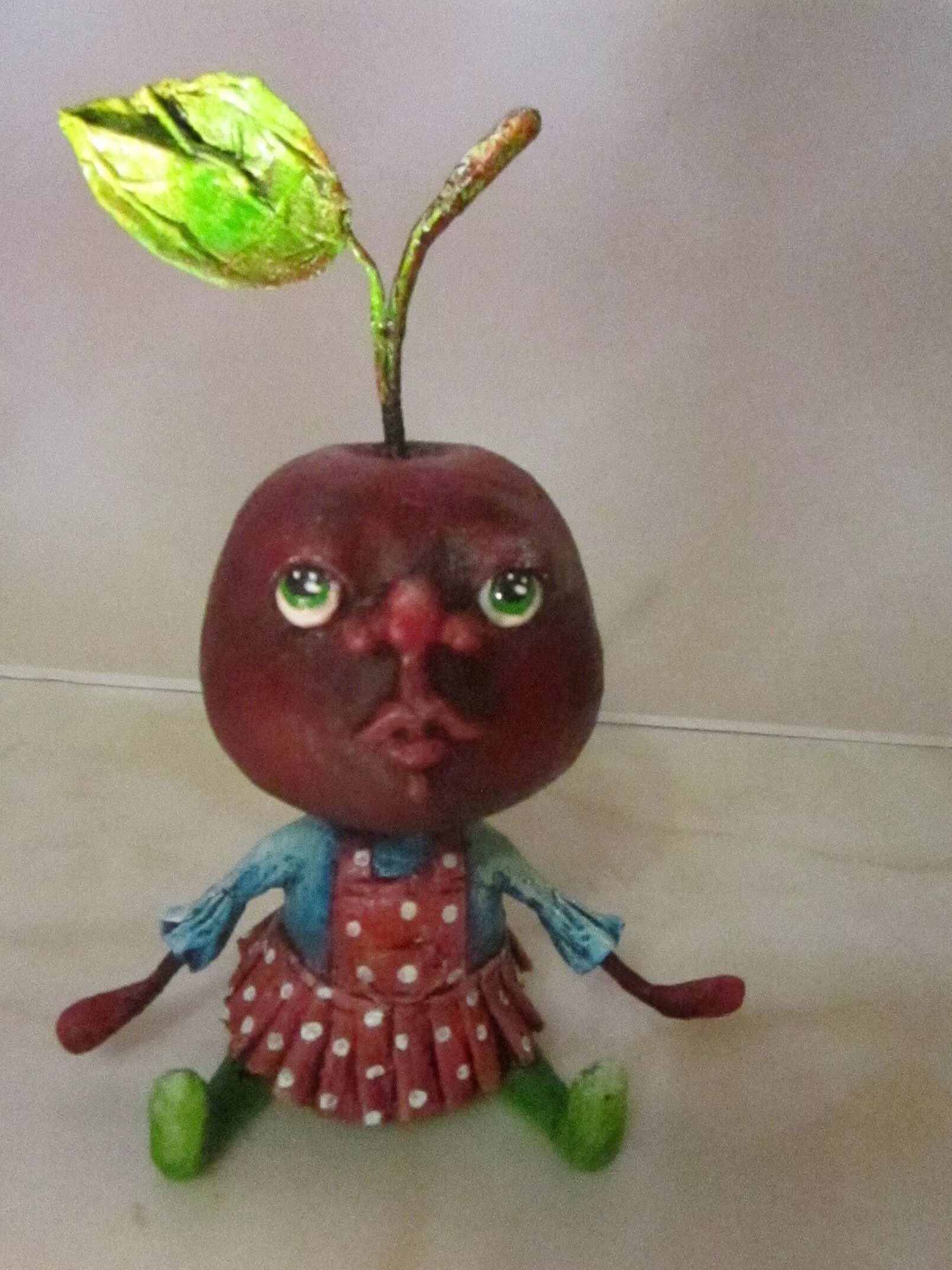 Фигурка ягодка. Фигурка ягодка. Фигуркой лоза лицом ягодка. Фигурка лоза лицом ягодка. Гном с клубникой.