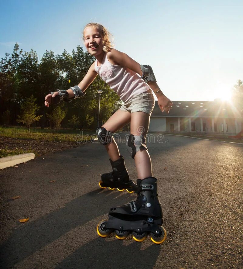 Like nastya 2022. Роликовые коньки для детей. Включи ролик девочка. Роликовые коньки для детей. Ролики детские.