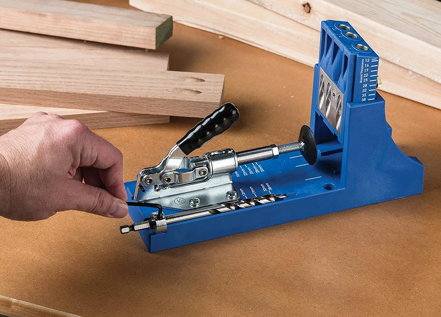 Предназначена для сверления отверстий в. Станок настольно-сверлильный p-175м. Станок для присадки минификс. Кондуктор для сверления kwb. Кондуктор kreg jig hd.