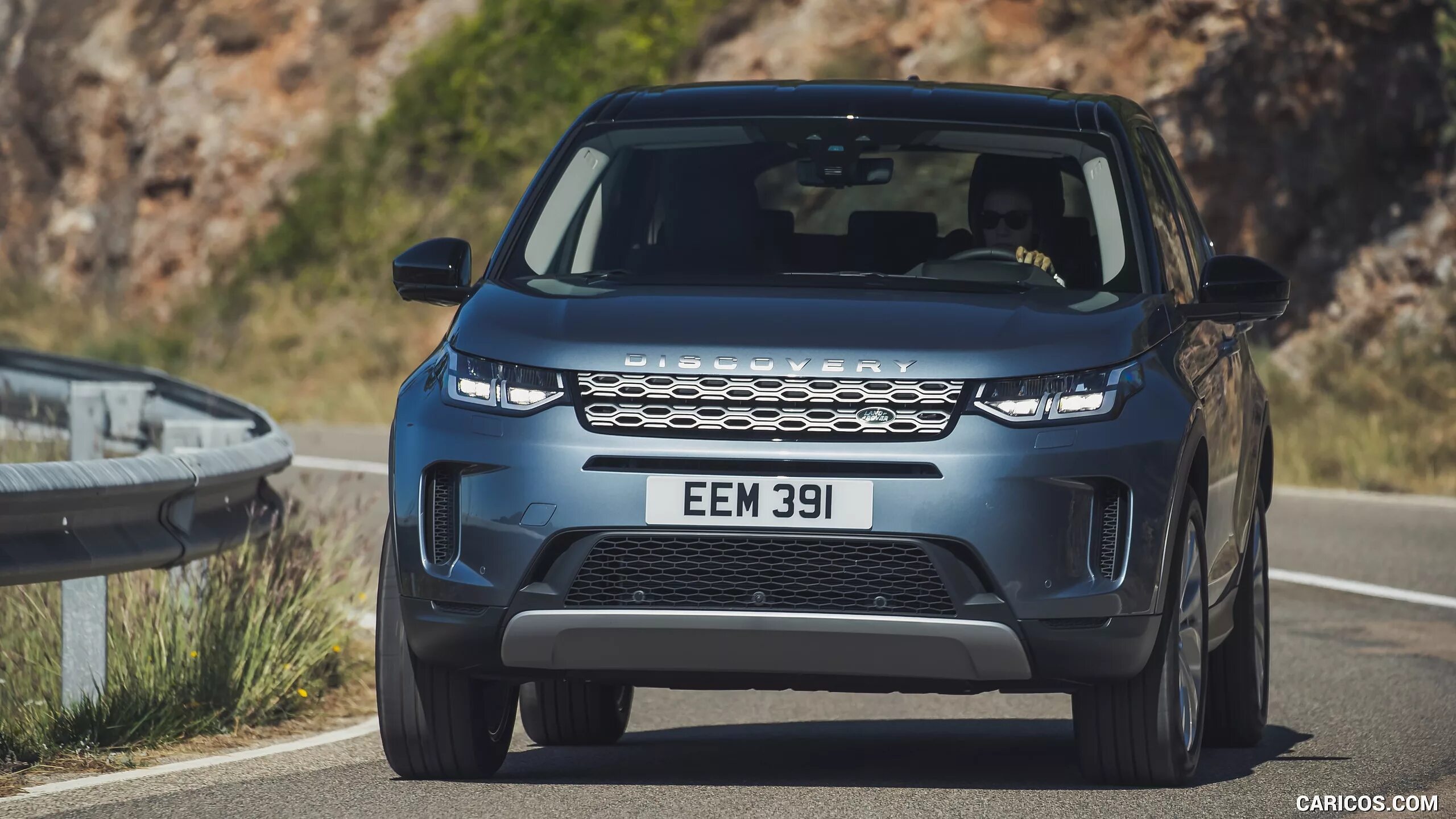 Discovery sport r dynamic. Рендж ровер дискавери 2021. Ленд ровер спорт 2020. Дискавери спорт 2022. Land rover discovery sport 2020.