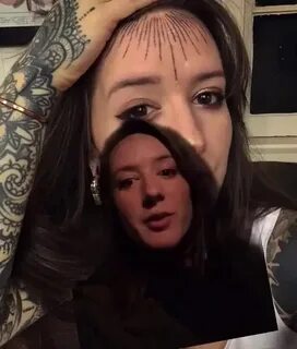 Девушка набила тату