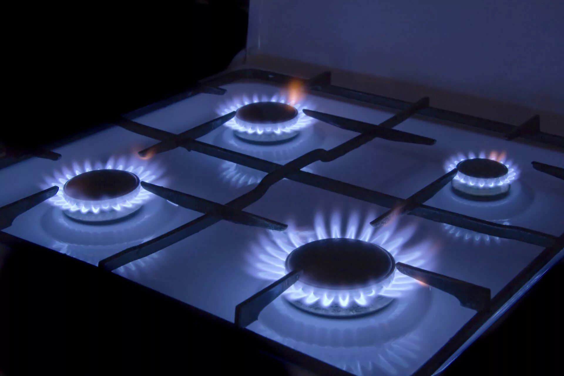 Огонь газовой плиты. Газовая плита. газ конфорка. конфорка для газовой плиты. газовая плита огонь.