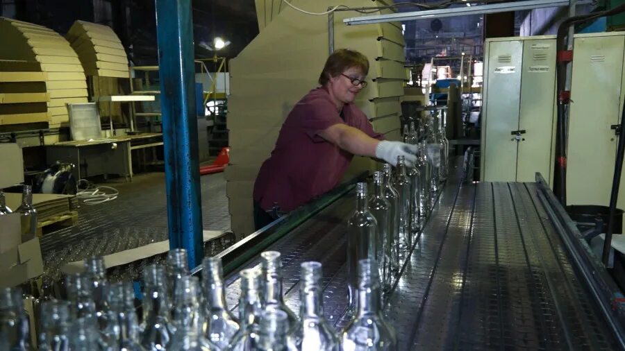 Профессиональные грузчики. Без проверок сб. Нарушение пожарной безопасности. Девушка на складе. Без проверок сб.