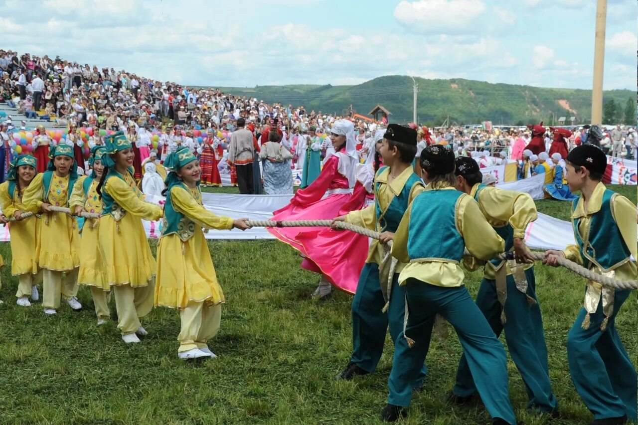 Национальные праздники игры. Сабантуй татарский национальный праздник. Национальный праздник башкир Сабантуй. Праздник Сабантуй у татар. Праздники Башкиров Сабантуй.