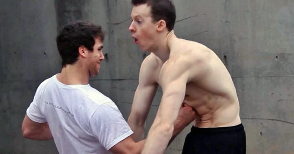 живот драки. La 2 сумо. спарринг с девушкой. Sarah logan wwe. живот драки.