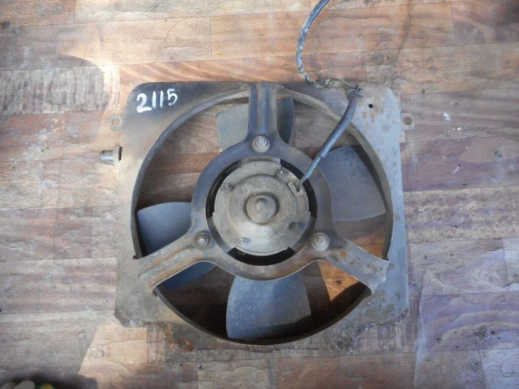 Вентилятор охлаждения радиатора ваз 2110. Мотор вентилятора охлаждения радиатора prado 150. Вентилятор радиатора 2106. Моторчик радиатора охлаждения. Вентилятор охлаждения радиатора ваз 2106.