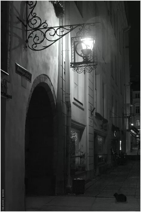 Фонарь аптека улица фонарь аптека стихотворение. Ночь улица фонарь аптека блок стихотворение. Иллюстрация к стихотворению блока ночь улица фонарь аптека. Стих блока ночь улица фонарь аптека. Стих ночь улица фонарь аптека бессмысленный и тусклый свет.