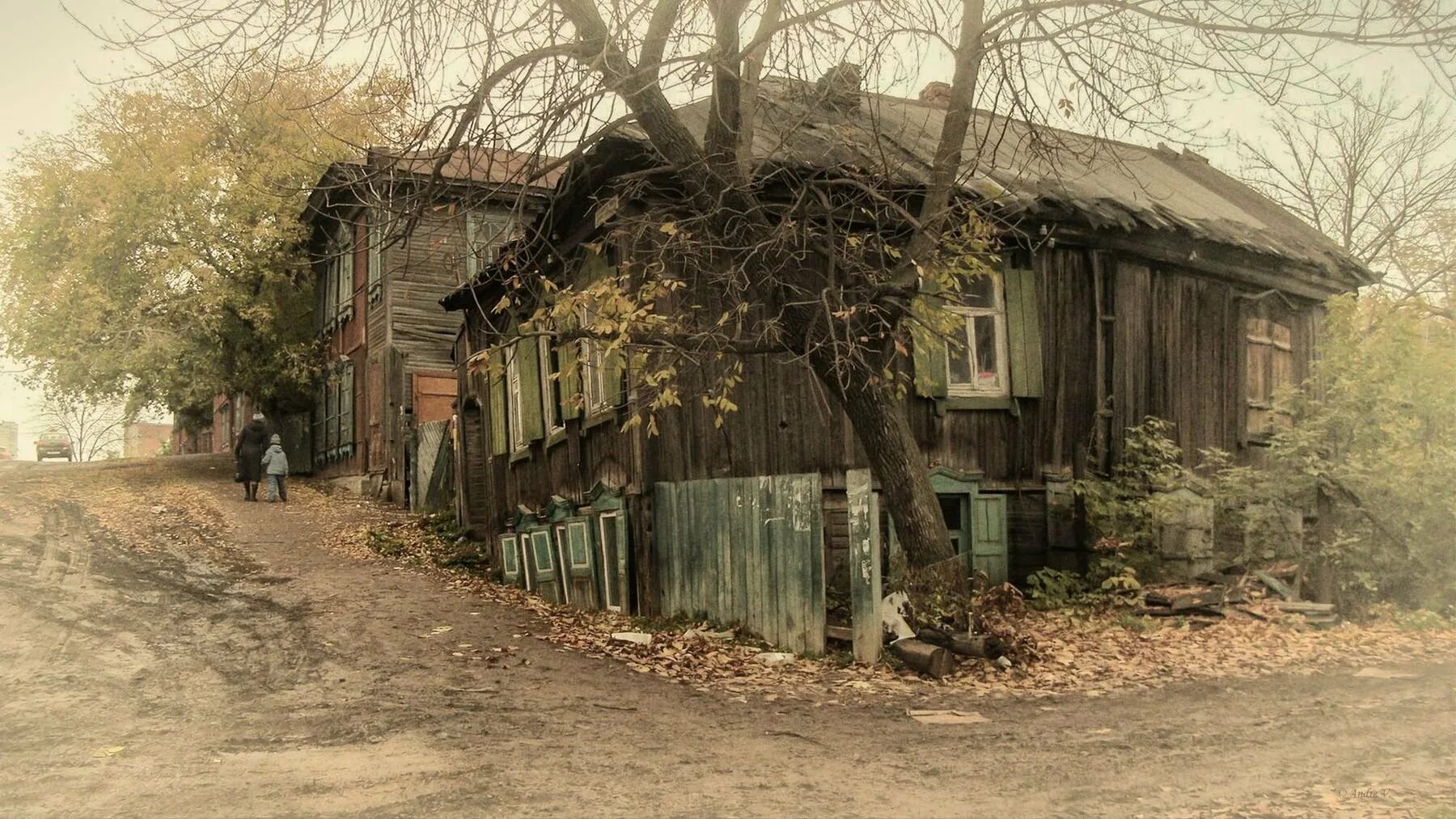 Домик на самой окраине песня. Ветхий дворик Левитан. Ветхий дворик Плес. Улица Мажита Гафури старый дворик. Старый домик.