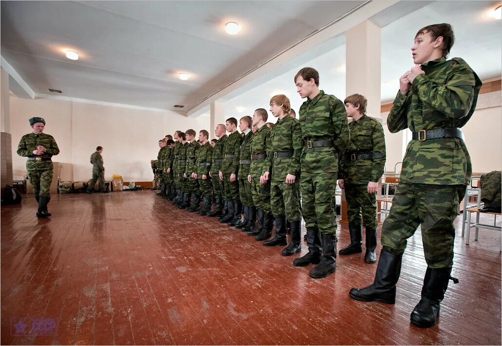 Личная жизнь и военная служба. Солдаты в армии. Солдаты в части. Строй солдат. Солдаты в строю в части.