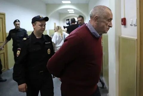 Из под стражи