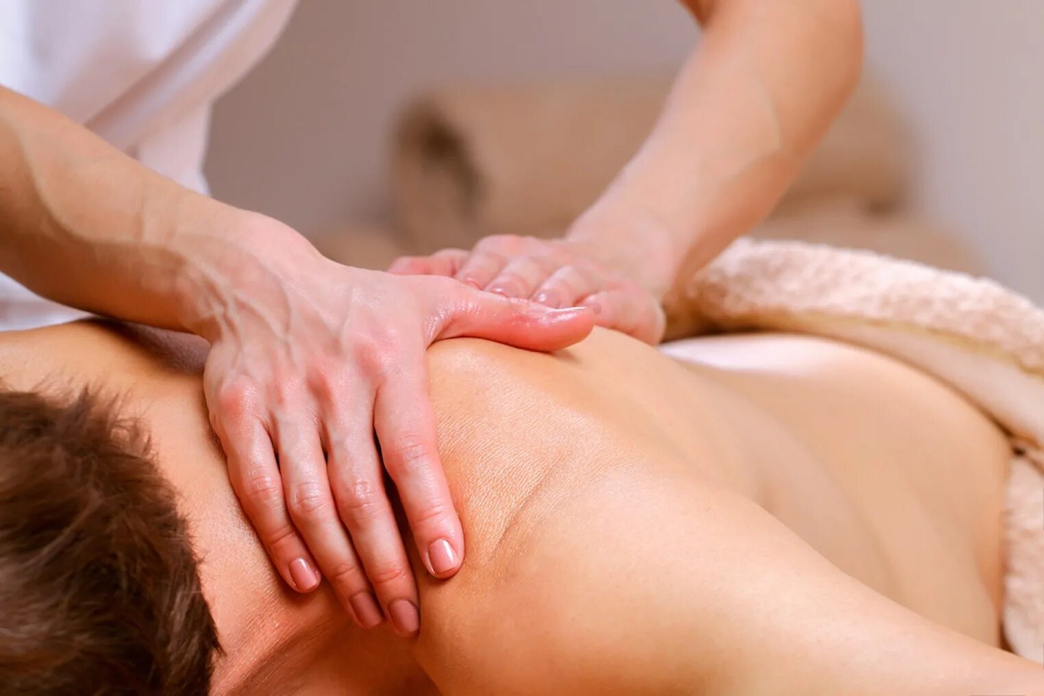 Https massage ru. Лечебный массаж. Массаж спины. Массаж при остеохондрозе. Общий массаж.