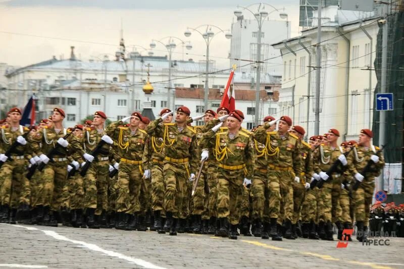 Утро 7 мая. 7 мая екатеринбург. парад екб 2025. день победы екатеринбург. 9 мая парад в екатеринбурге перекрытие.