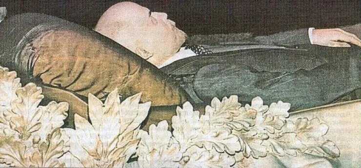 Сколько сталин лежал в мавзолее. Сколько сталин лежал в мавзолее