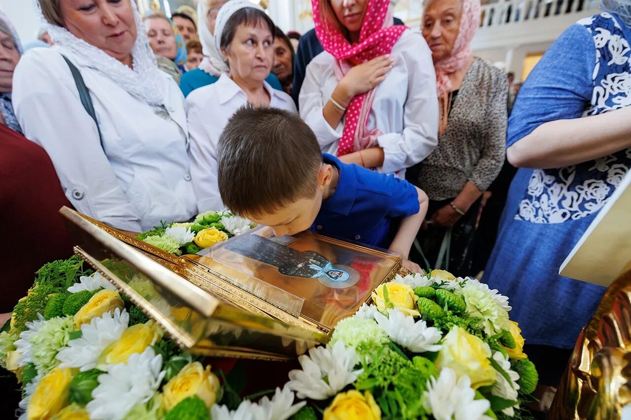 В какую церковь привезли мощи матроны. Ковчег с частицей мощей матроны московской. мощи матроны. храм святой матроны. мощи матроны московской.