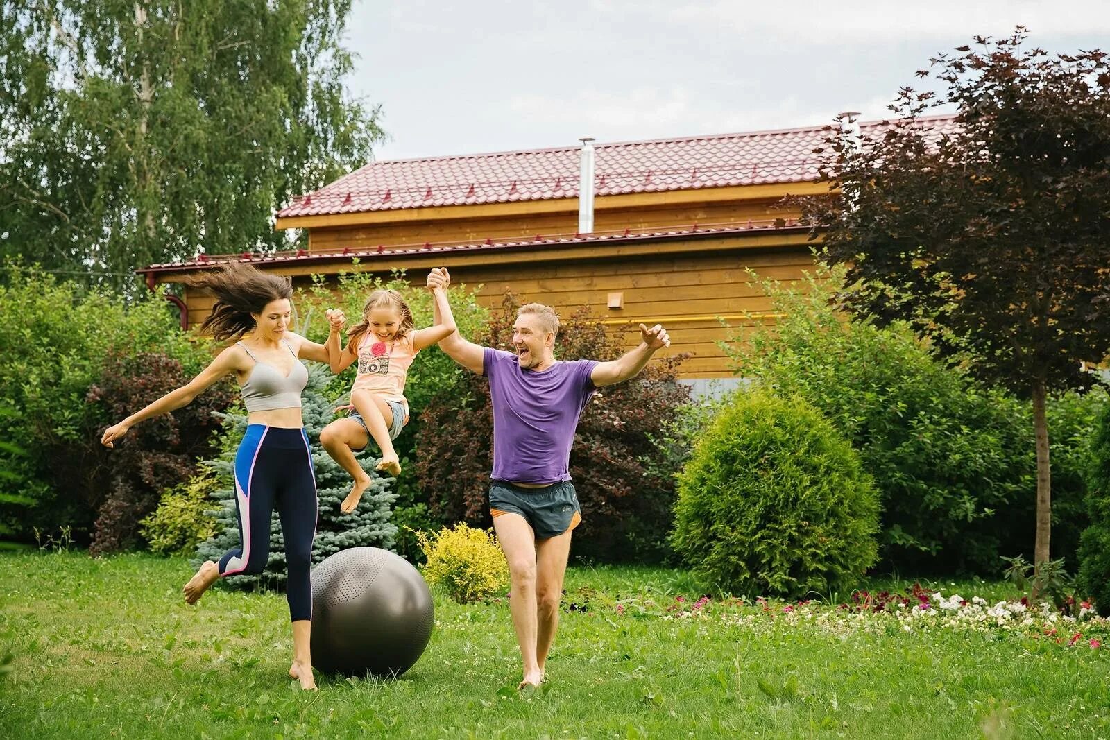 Организация загородного отдыха детей. Дача летом. Семья на даче. Отдыхаем на даче. Развлечения на даче.