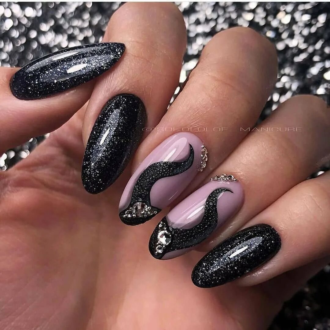 ногти молодежные. белый маникюр 2020 модные тенденции. новогодние ногти. креативные ногти. зимний маникюр.