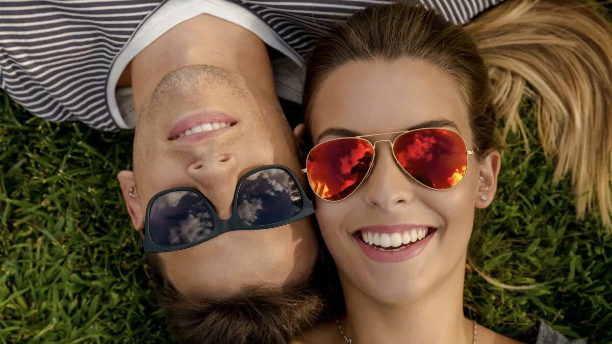 Виктория бекхэм очки солнцезащитные квадратных. Очки стали большими. Dpp в очках что это. Гугл очки. Солнце светит в глаза очки.