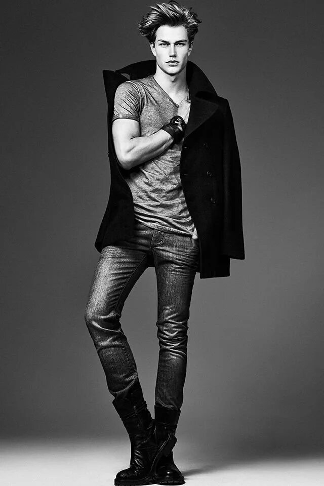 Мужская massimo dutti. Высокие модели мужчины. Francisco lachowski модель. Massimo dutti джемпер мужской 2020. Криштиану роналду в полный рост.