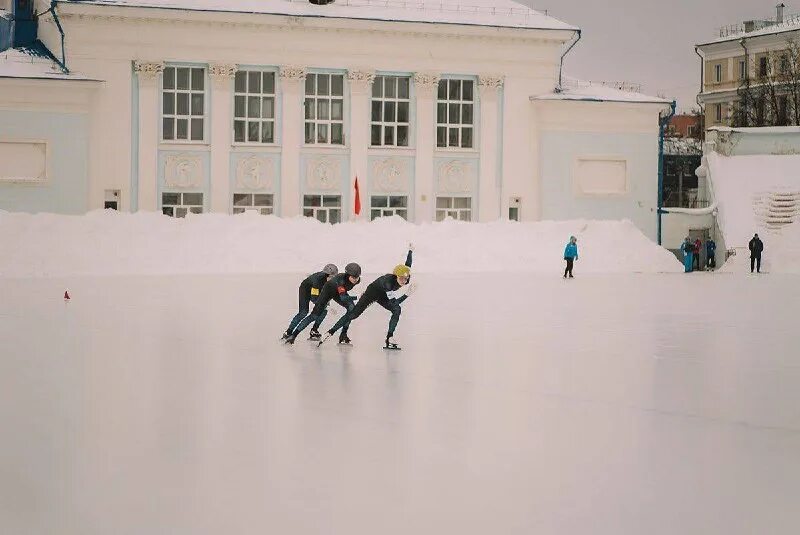 стадион динамо киров. конькобежцы ермак. конькобежный спорт киров. конькобежный спорт киров. оленегорск стадион конькобежный.