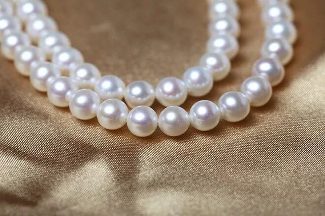 Синтетический жемчуг. Натуральный жемчуг акойя. Как называется искусственный жемчуг. Белоснежный жемчуг. Как называется искусственный жемчуг.