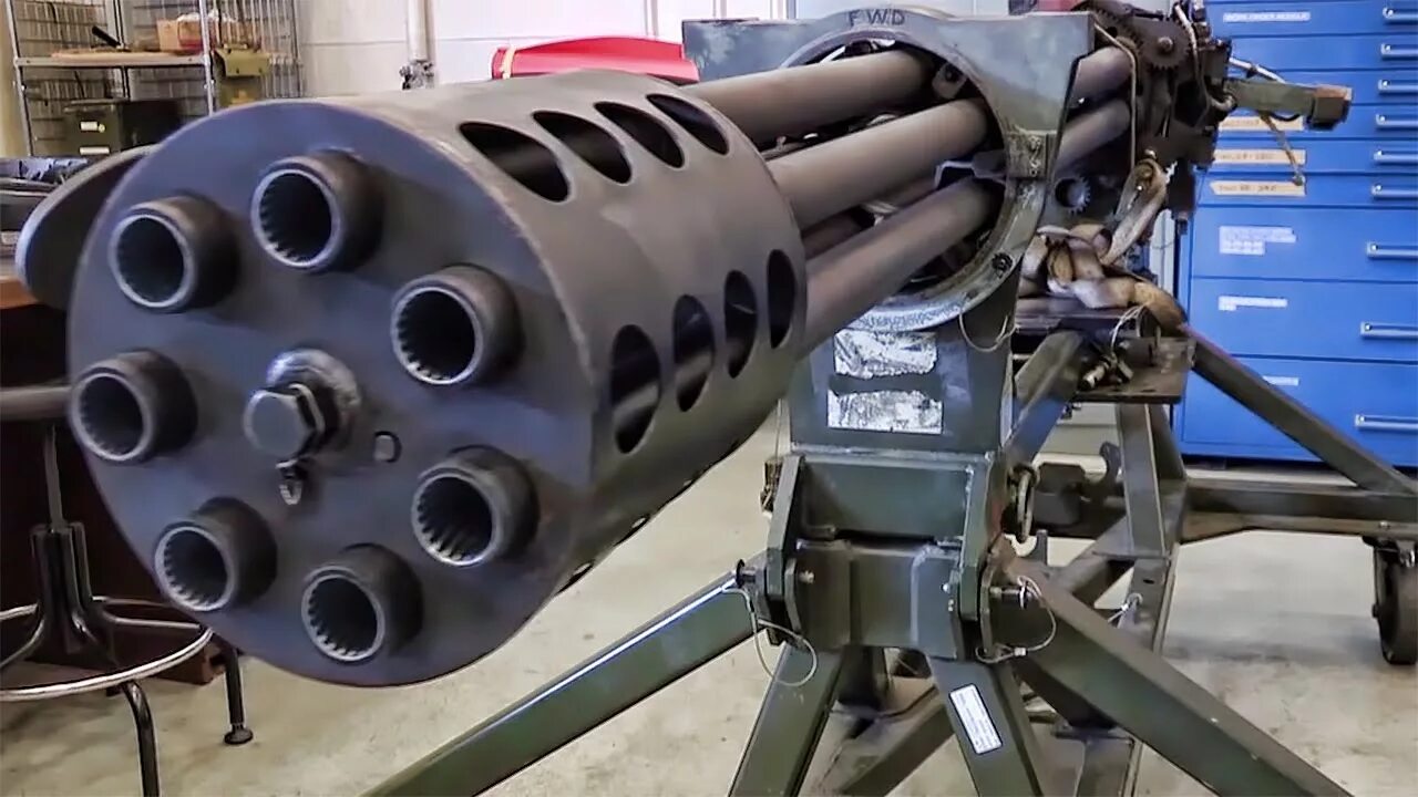 Самое мощное теплое. 30-Мм семиствольная пушка gau-8/a. 30-Мм орудие gau-8 Avenger. Пушка Гатлинга 30 мм. Пушка gau-8/a Калибр.