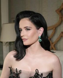 Орыс қыз досына порно арқылы көмектеседі