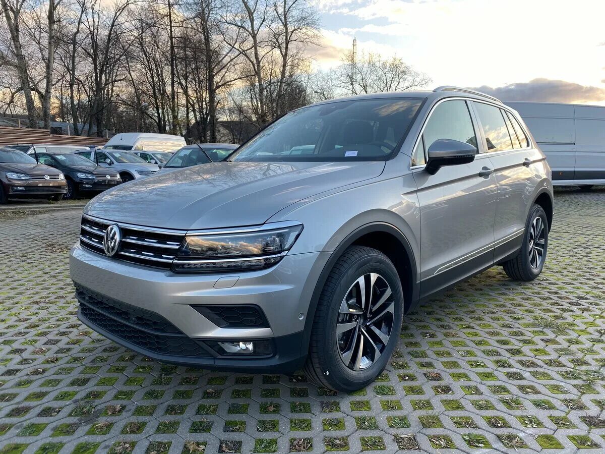 Фольксваген тигуан купить новый у дилера. Фольксваген Тигуан 2019. Volkswagen Tiguan Exclusive. Фольксваген Тигуан 2019 серебристый. Volkswagen Tiguan Exclusive 2018.