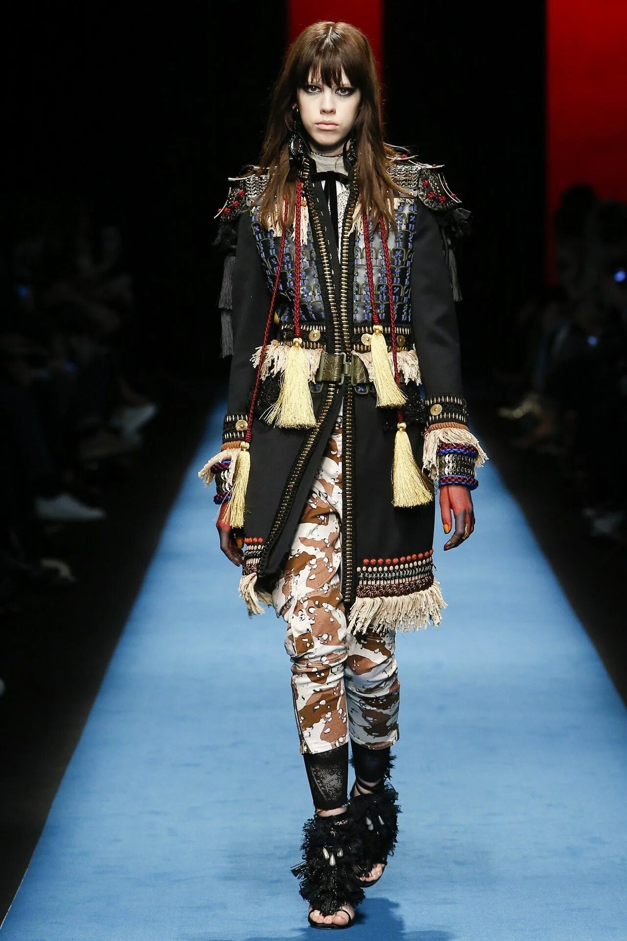 Модно зимой 2016. Dsquared2 2016. dsquared2 2025 осень зима женская. dsquared2 коллекции. подиумная коллекция dsquared 2016 г.
