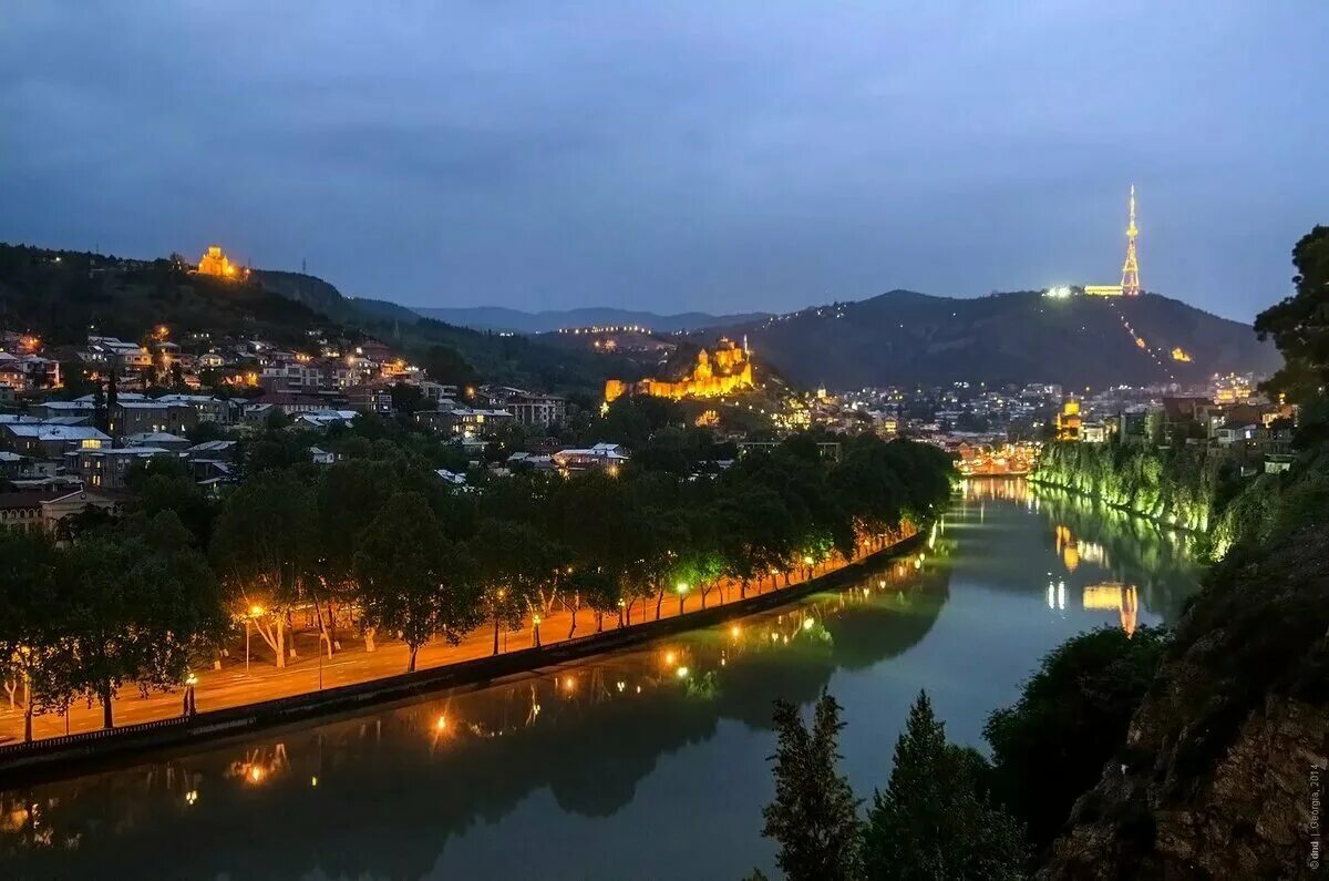 Грузия Тбилиси. Грузия город Тбилиси. Грузия Мтацминда. Столица Грузии Тбилиси фото.
