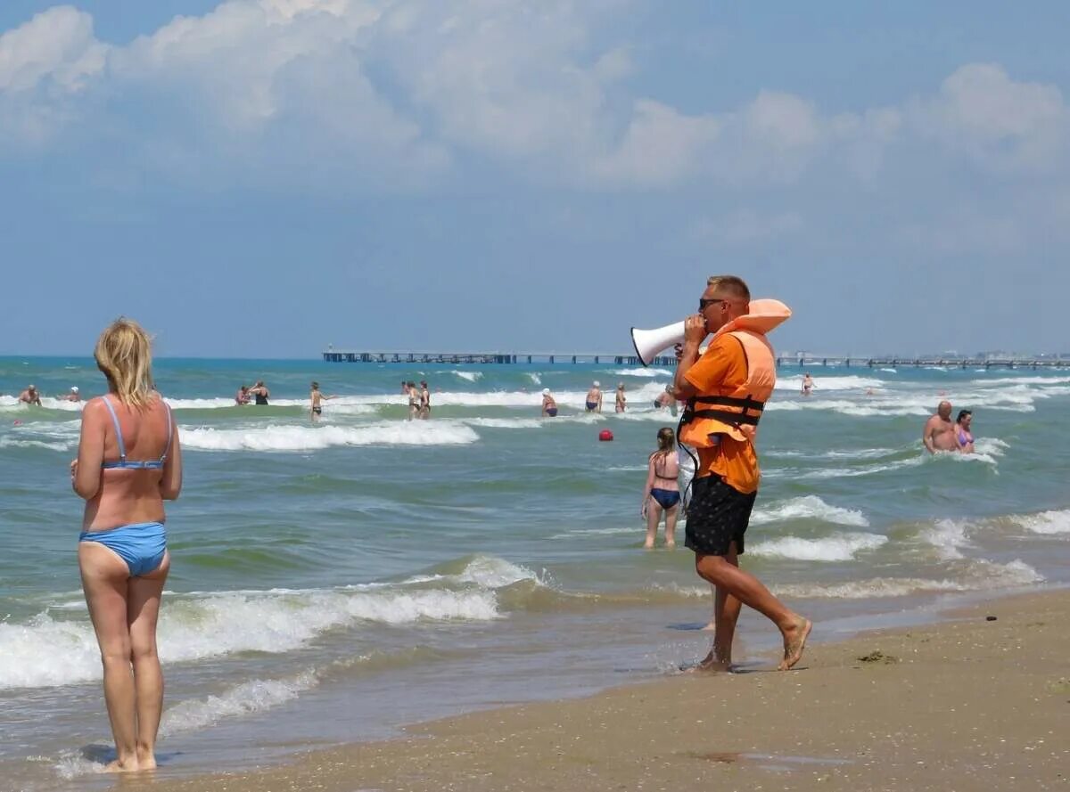 Отдыхающие на пляже. Анапа море. Анапа море пляж. Море в Анапе сейчас. 22 июня анапа