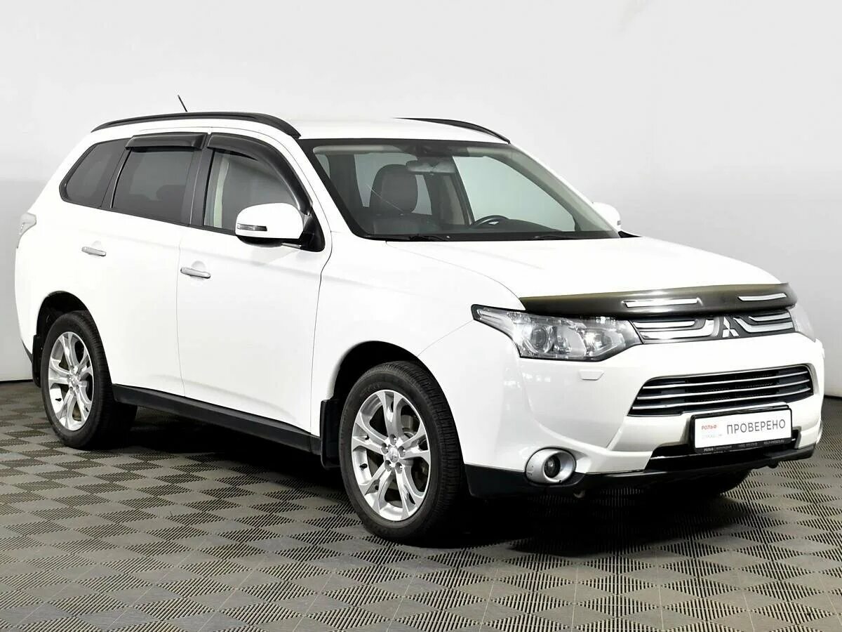 Мицубиси аутлендер годы выпуска. Mitsubishi Outlander 2012. Mitsubishi Outlander III (2012-2015). Mitsubishi Outlander III 2012. Митсубиши Аутлендер 2012.