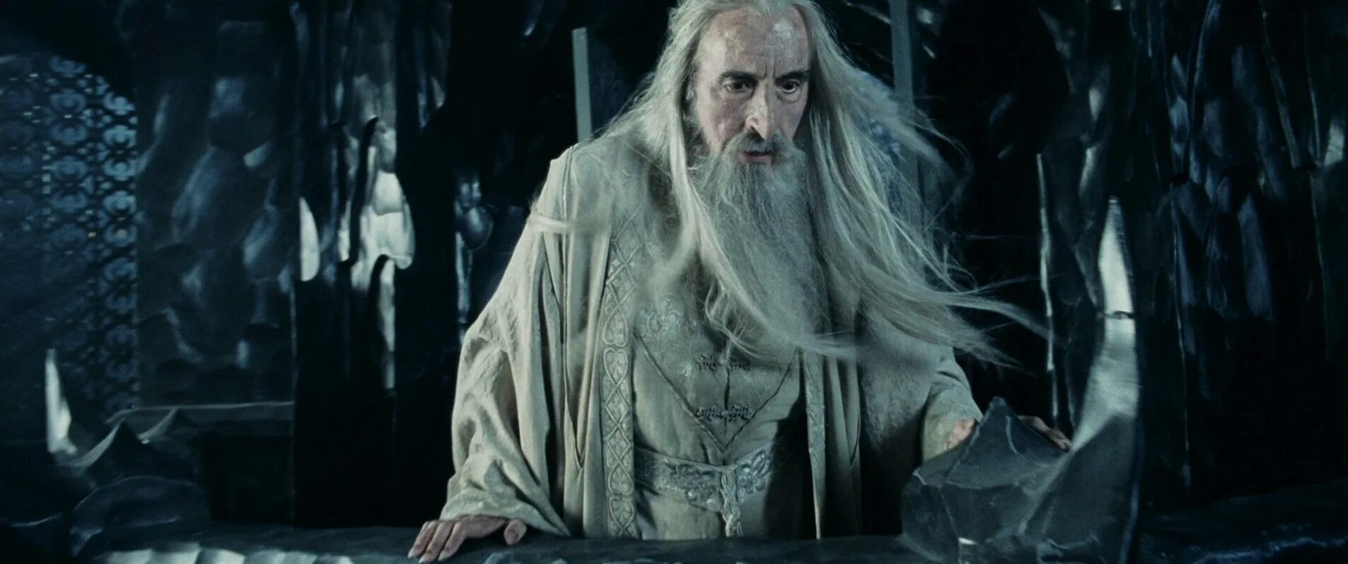 Властелин колец трилогия гоблин. Властелин колец: две крепости (2002). властелин колец две крепости саруман. саруман властелин колец. саруман изенгард.